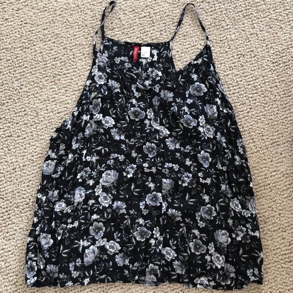 H&M Cute Black Floral Top